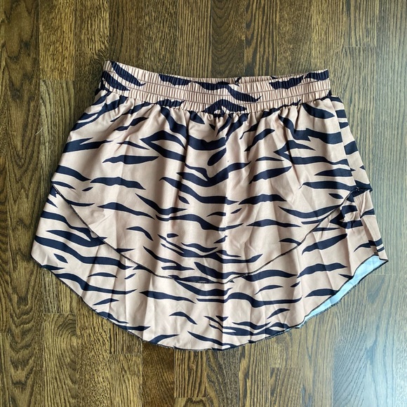 🔹New🔹Tan Animal Print Skirt - Picture 6 of 6